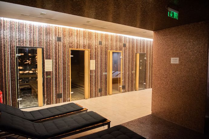 Imagen de la piscina del Hotel Wabi - Beauty and Dental Center. Foto 17