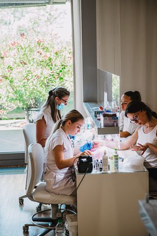 Imagen de los interiores del Hotel Wabi - Beauty and Dental Center. Foto 16