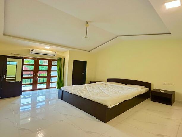 Imagen de la habitación del Hotel Wada Chirebandi. Foto 15