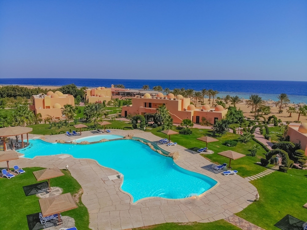 Imagen de la piscina del Hotel Wadi Lahmy Azur Resort. Foto 13