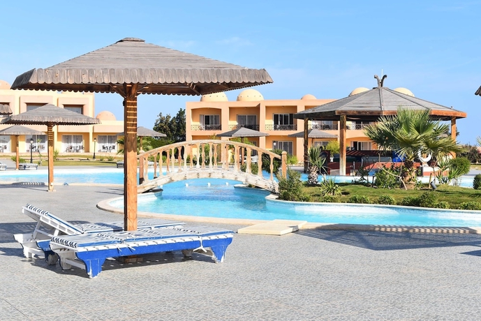 Imagen de la piscina del Hotel Wadi Lahmy Azur Resort. Foto 18