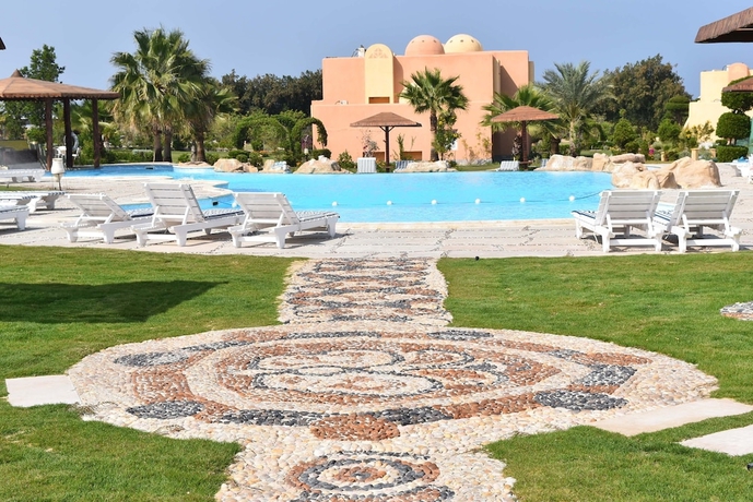 Imagen de la piscina del Hotel Wadi Lahmy Azur Resort. Foto 19