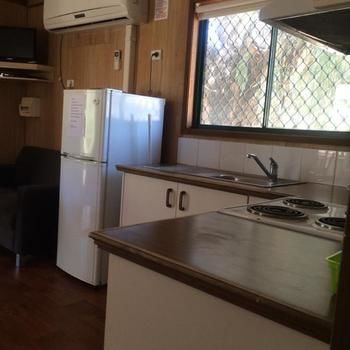 Imagen de los exteriores del Hotel Wagga Wagga Beach Caravan Park. Foto 11