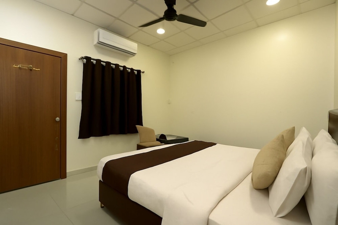 Imagen de la habitación del Hotel Wagheshwari. Foto 8