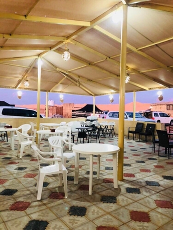 Imagen del bar/restaurante del Hotel Wahiba Bedouin Rustic Camp. Foto 8