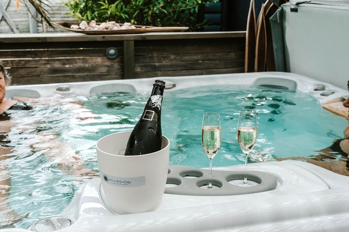 Imagen de la piscina del Hotel Waiheke Waterfront Lodge. Foto 19