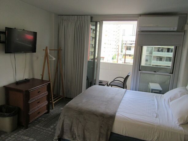 Imagen de la habitación del Hotel Waikiki Central. Foto 7