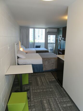 Imagen de la habitación del Hotel Waikiki Central. Foto 8