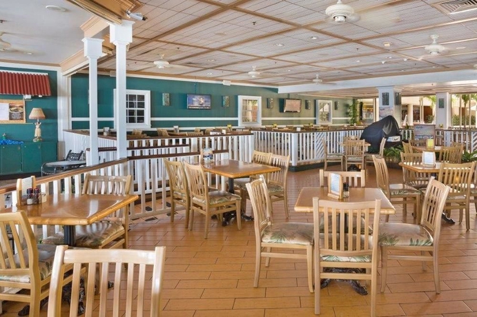 Imagen del bar/restaurante del Hotel Waikiki Shore By Outrigger. Foto 2