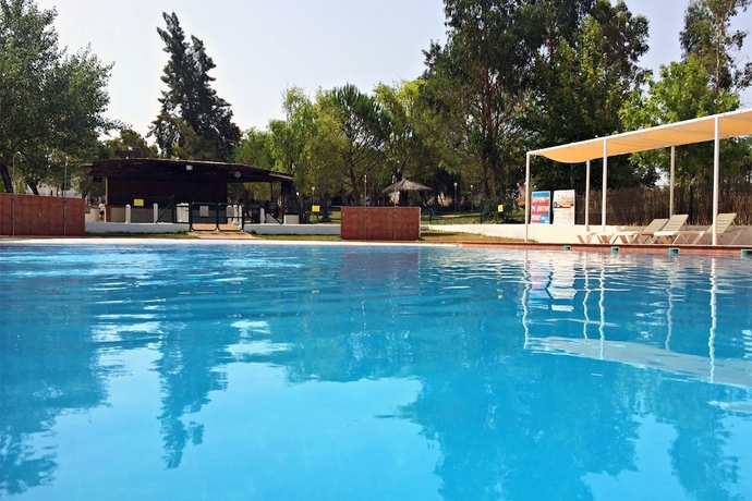 Imagen de la piscina del Hotel Waingunga. Foto 18