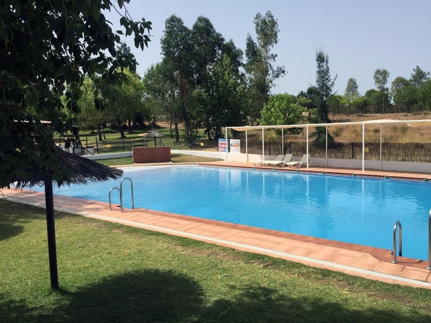 Imagen de la piscina del Hotel Waingunga. Foto 19