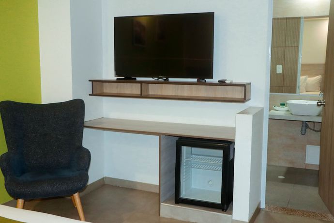 Imagen de la habitación del Hotel Waira Suites. Foto 6