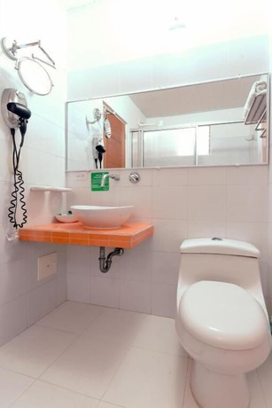 Imagen de la habitación del Hotel Waira Suites. Foto 11