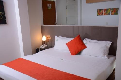 Imagen de la habitación del Hotel Waira Suites, Leticia. Foto 7