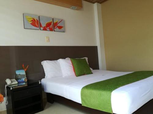 Imagen de la habitación del Hotel Waira Suites, Leticia. Foto 8