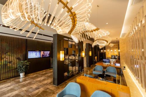 Imagen general del Hotel Waiting - Jiande Xin\'an River Riverside. Foto 11