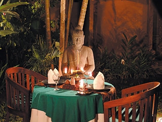 Imagen del bar/restaurante del Hotel Waka Namya. Foto 3