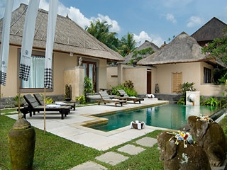 Imagen de la piscina del Hotel Waka Namya. Foto 10