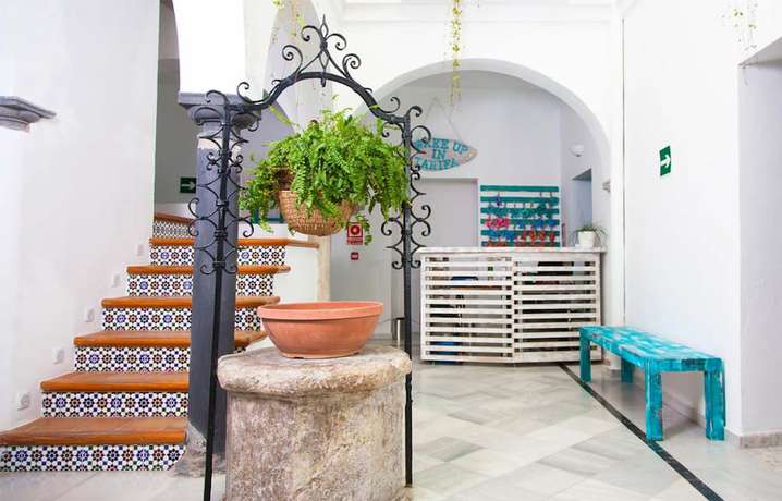 Imagen de los interiores del Hotel Wake Up In Tarifa - Hostel. Foto 18