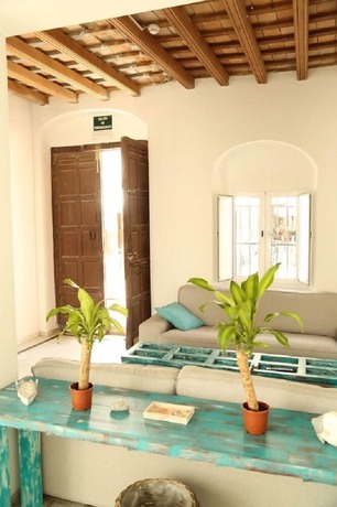 Imagen del bar/restaurante del Hotel Wake Up In Tarifa - Hostel. Foto 2