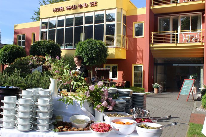 Imagen de los exteriores del Hotel Wald Und See. Foto 8