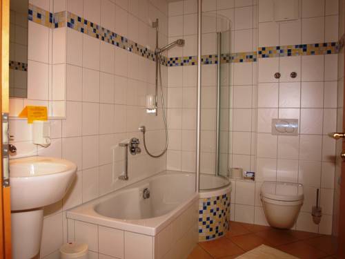 Imagen de la habitación del Hotel Waldblick, Schenkenzell. Foto 7