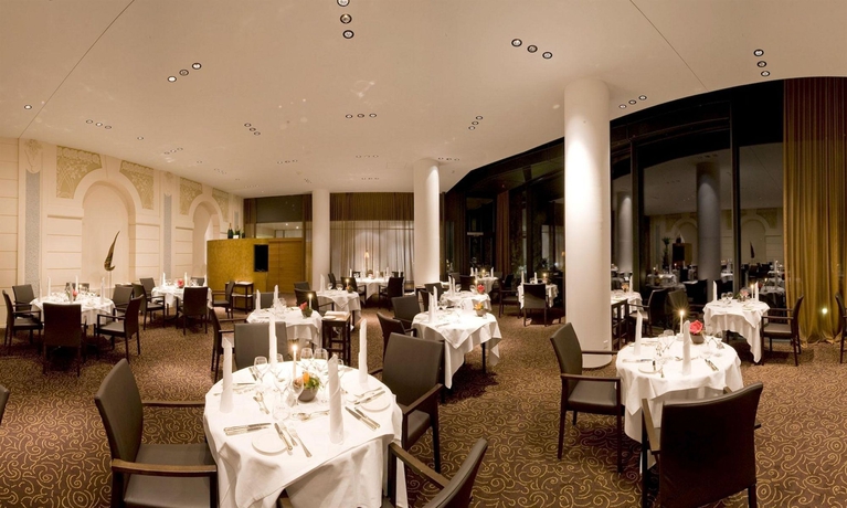 Imagen del bar/restaurante del Hotel Waldhaus Flims Wellness Resort, Autograph Collection. Foto 5