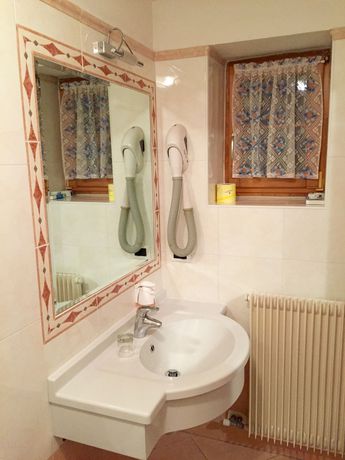 Imagen del bar/restaurante del Hotel Waldheim, Sarnonico. Foto 2