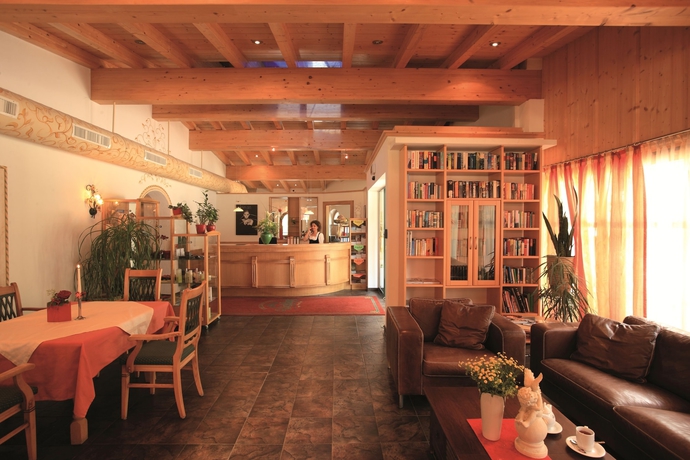 Imagen de los interiores del Hotel Waldhof, Oetz . Foto 14