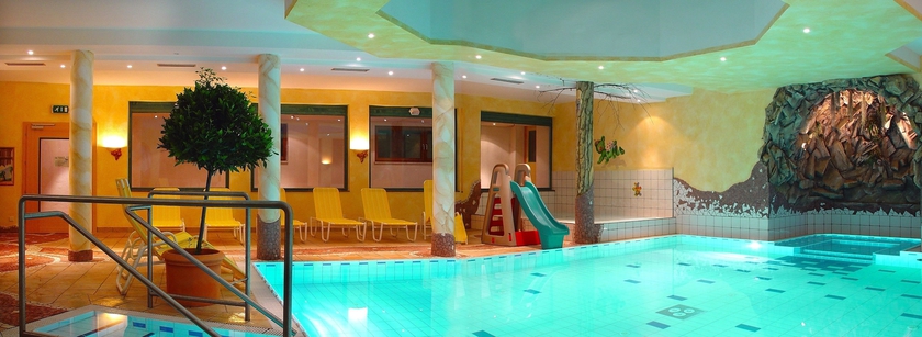 Imagen de la piscina del Hotel Waldhof, Oetz . Foto 17