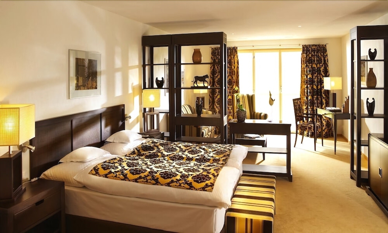 Imagen de la habitación del Hotel Waldhotel Doldenhorn. Foto 6