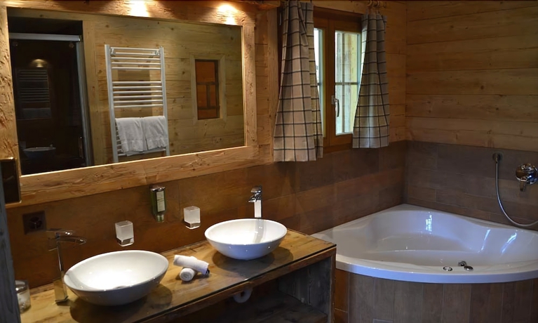 Imagen de la habitación del Hotel Waldhotel Doldenhorn. Foto 12