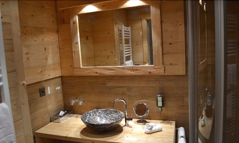 Imagen de la habitación del Hotel Waldhotel Doldenhorn. Foto 13