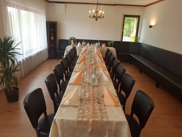 Imagen del bar/restaurante del Hotel Waldhotel K&ouml;nig von Rom. Foto 4