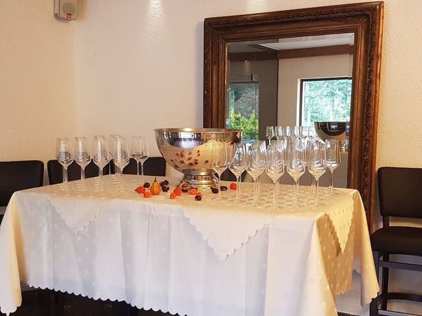 Imagen del bar/restaurante del Hotel Waldhotel K&ouml;nig von Rom. Foto 5