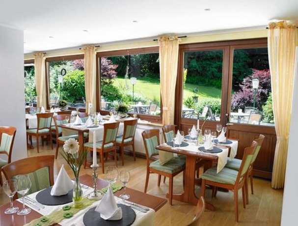 Imagen del bar/restaurante del Hotel Waldhotel Kurfuerst. Foto 5