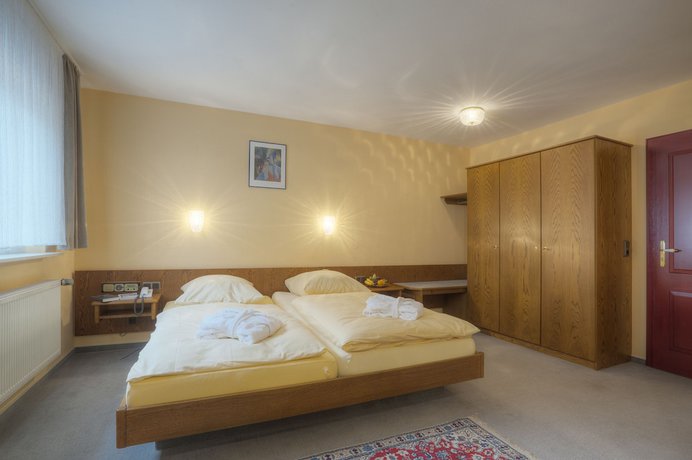 Imagen de la habitación del Hotel Waldhotel Sonnenberg. Foto 3