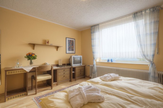 Imagen de la habitación del Hotel Waldhotel Sonnenberg. Foto 17