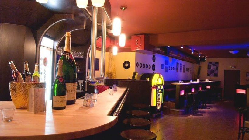 Imagen de los interiores del Hotel Waldhotel Tannenhäuschen. Foto 11