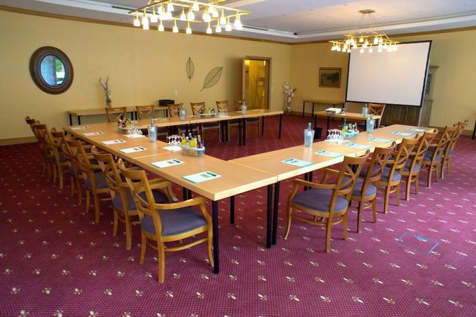 Imagen de los interiores del Hotel Waldhotel Tannenhäuschen. Foto 12