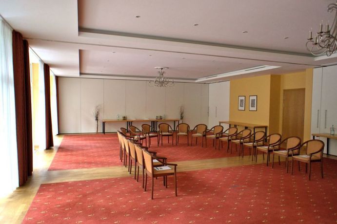 Imagen de la piscina del Hotel Waldhotel Tannenhäuschen. Foto 16