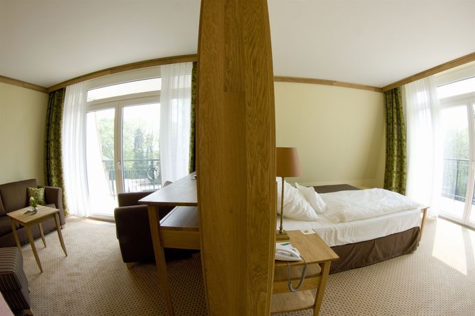 Imagen de los interiores del Hotel Waldhotel Tannenhäuschen. Foto 15