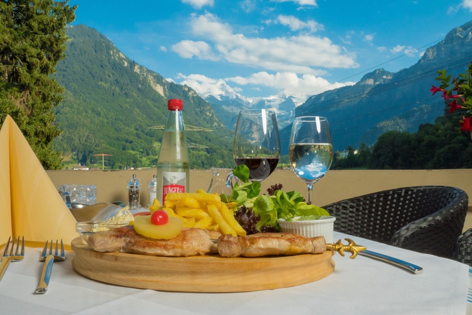 Imagen del bar/restaurante del Hotel Waldhotel Unspunnen. Foto 4