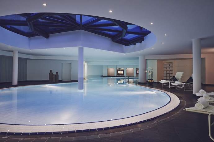 Imagen de la piscina del Hotel Waldhuus Davos. Foto 16