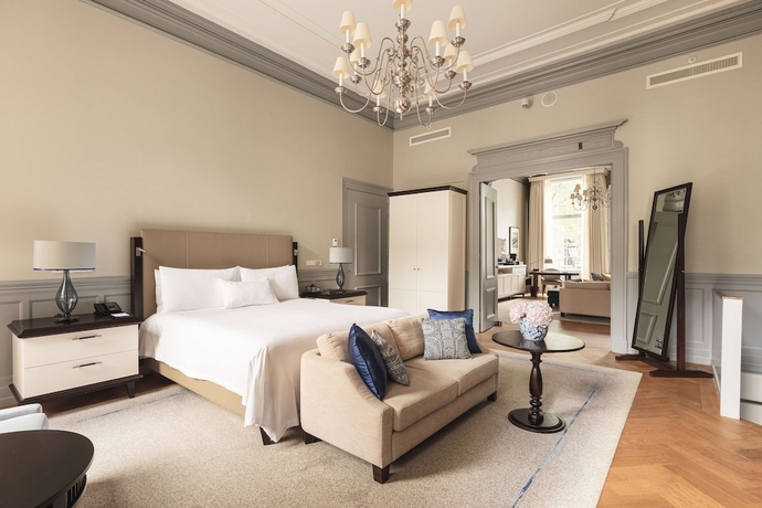 Imagen de la habitación del Hotel Waldorf Astoria Amsterdam. Foto 8