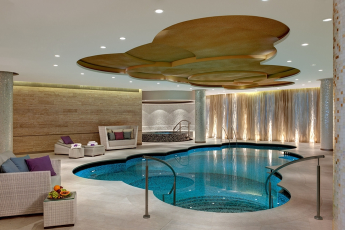 Imagen de la piscina del Hotel Waldorf Astoria Berlin. Foto 16