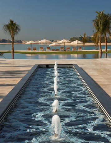 Imagen de la piscina del Hotel Waldorf Astoria Dubai Palm Jumeirah. Foto 16