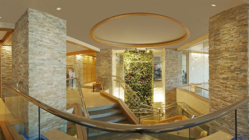 Imagen de la piscina del Hotel Waldorf Astoria Park City. Foto 13