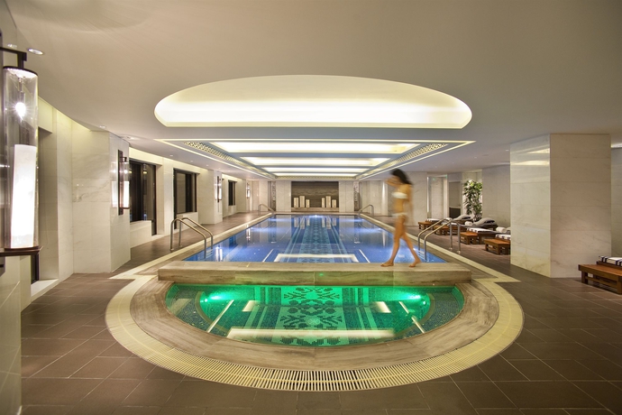 Imagen de la piscina del Hotel Waldorf Astoria Shanghai On The Bund. Foto 16