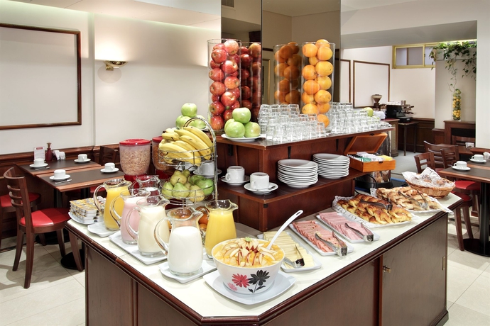 Imagen del bar/restaurante del Hotel Waldorf. Foto 2